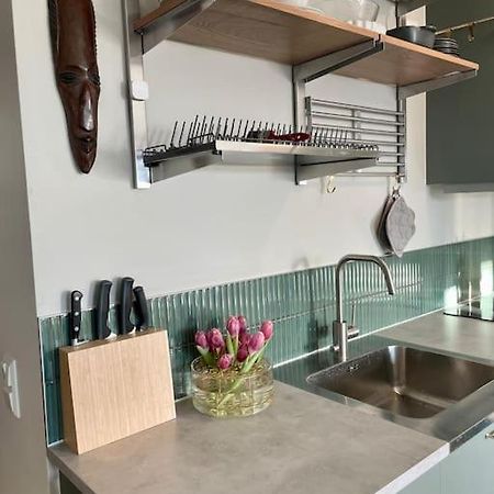 Newly Built Bright Apartment, Close To Everything If You Want To Visit Stockholm, You Will Find The Perfect Accommodation Here! Ferry Line 80 Makes It Very Convenient And Easy To Get To The City Center Nacka Esterno foto