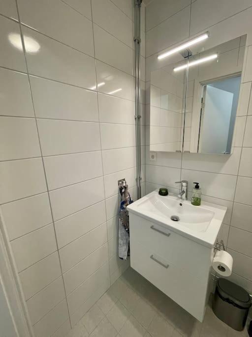 Newly Built Bright Apartment, Close To Everything If You Want To Visit Stockholm, You Will Find The Perfect Accommodation Here! Ferry Line 80 Makes It Very Convenient And Easy To Get To The City Center Nacka Esterno foto