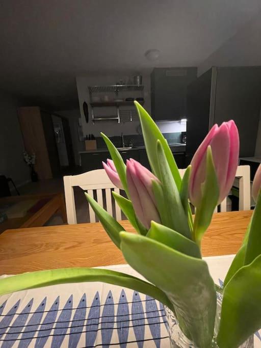 Newly Built Bright Apartment, Close To Everything If You Want To Visit Stockholm, You Will Find The Perfect Accommodation Here! Ferry Line 80 Makes It Very Convenient And Easy To Get To The City Center Nacka Esterno foto