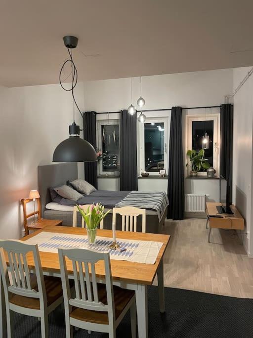Newly Built Bright Apartment, Close To Everything If You Want To Visit Stockholm, You Will Find The Perfect Accommodation Here! Ferry Line 80 Makes It Very Convenient And Easy To Get To The City Center Nacka Esterno foto