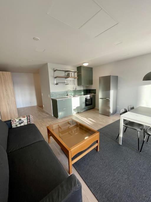 Newly Built Bright Apartment, Close To Everything If You Want To Visit Stockholm, You Will Find The Perfect Accommodation Here! Ferry Line 80 Makes It Very Convenient And Easy To Get To The City Center Nacka Esterno foto