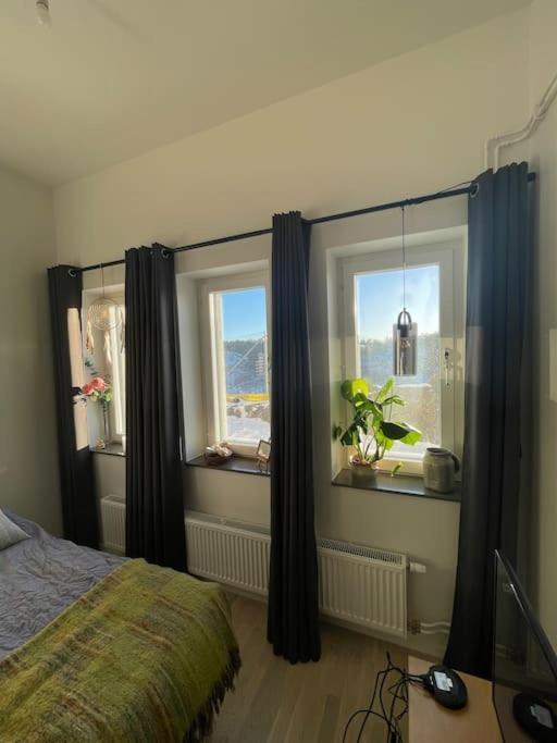 Newly Built Bright Apartment, Close To Everything If You Want To Visit Stockholm, You Will Find The Perfect Accommodation Here! Ferry Line 80 Makes It Very Convenient And Easy To Get To The City Center Nacka Esterno foto