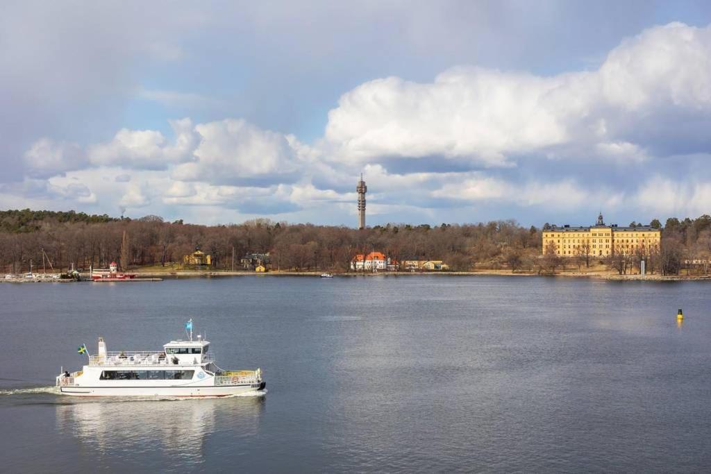 Newly Built Bright Apartment, Close To Everything If You Want To Visit Stockholm, You Will Find The Perfect Accommodation Here! Ferry Line 80 Makes It Very Convenient And Easy To Get To The City Center Nacka Esterno foto