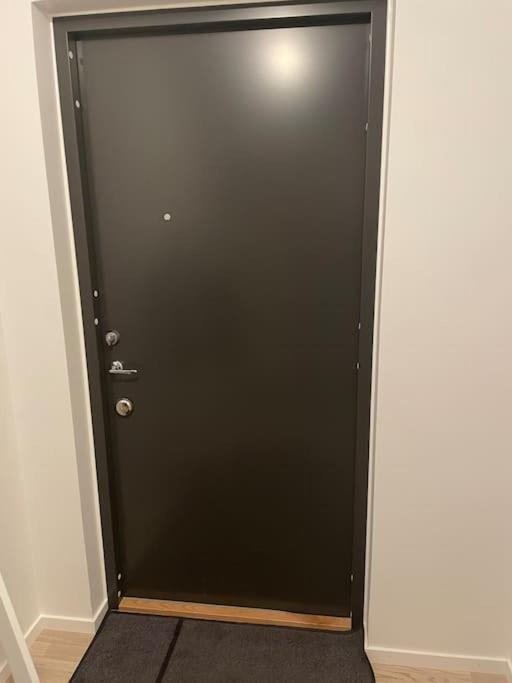 Newly Built Bright Apartment, Close To Everything If You Want To Visit Stockholm, You Will Find The Perfect Accommodation Here! Ferry Line 80 Makes It Very Convenient And Easy To Get To The City Center Nacka Esterno foto