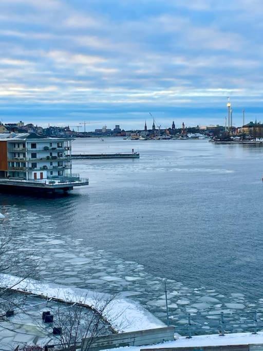 Newly Built Bright Apartment, Close To Everything If You Want To Visit Stockholm, You Will Find The Perfect Accommodation Here! Ferry Line 80 Makes It Very Convenient And Easy To Get To The City Center Nacka Esterno foto