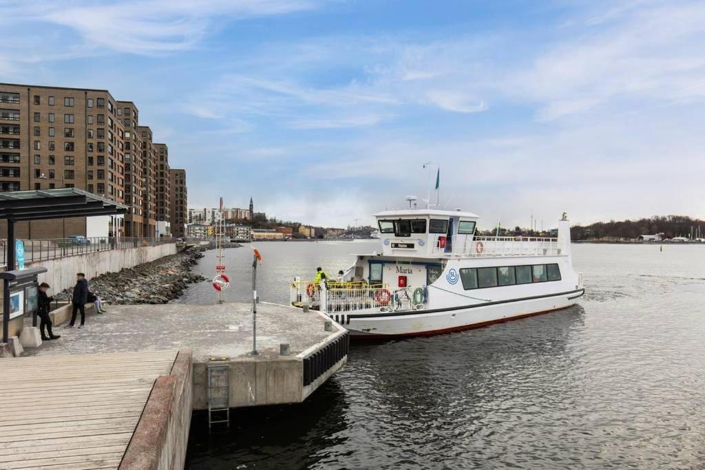 Newly Built Bright Apartment, Close To Everything If You Want To Visit Stockholm, You Will Find The Perfect Accommodation Here! Ferry Line 80 Makes It Very Convenient And Easy To Get To The City Center Nacka Esterno foto